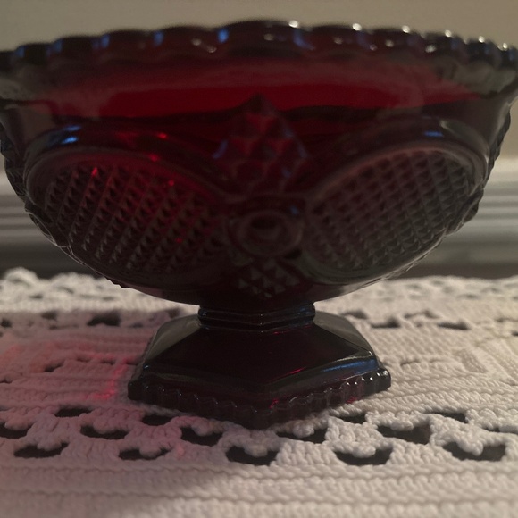 Vintage Avon 1876 Cape Cod Ruby Red 6 inch Serving Bowl for Valentine's Day!♥️ - Picture 2 of 3